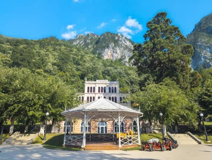 Отель Casa Anne Бэиле-Еркулане Экстерьер фото